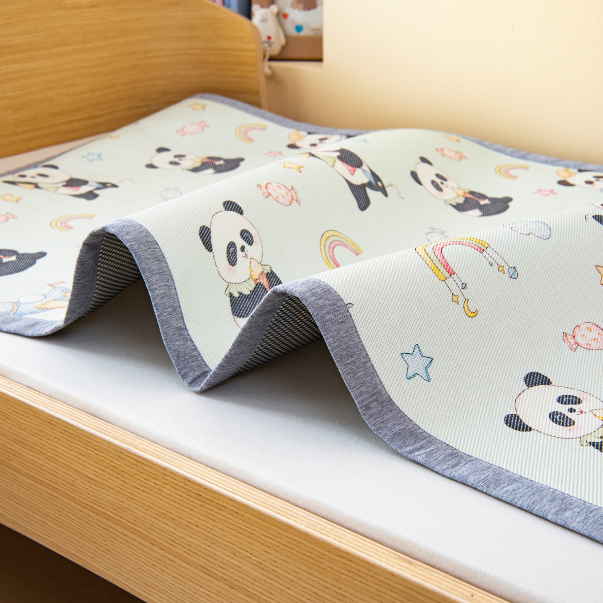 91家纺网 家纺一手货源 找家纺 吉咪兔家纺 2026新款席子幼儿园婴童儿童冰丝凉席冰丝席卡通藤席 开心熊猫