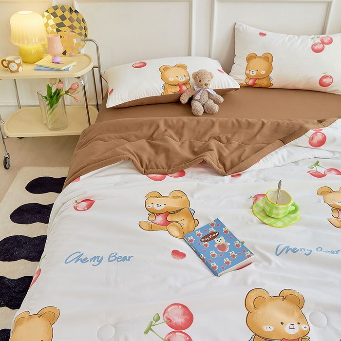 91家纺网 家纺一手货源 找家纺 卡斯诺家纺馆 2026新款水洗棉麻双层纱夏被夏凉被空调被 樱桃熊