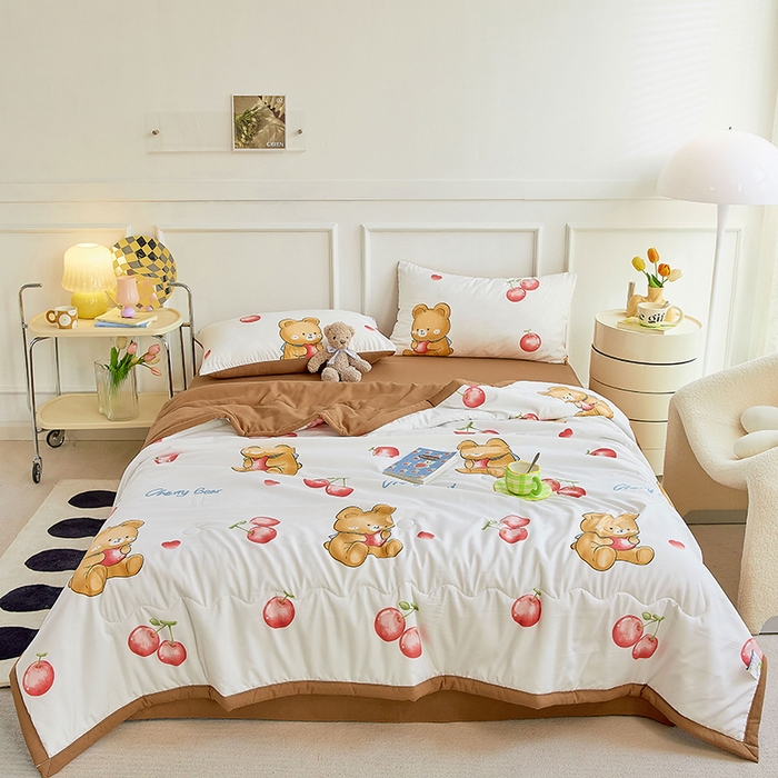 91家纺网 家纺一手货源 找家纺 卡斯诺家纺馆 2026新款水洗棉麻双层纱夏被夏凉被空调被 樱桃熊