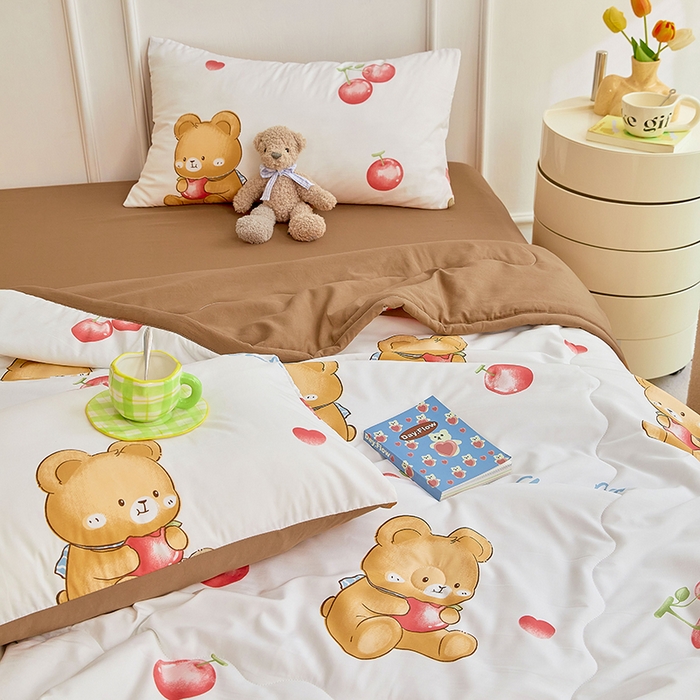 91家纺网 家纺一手货源 找家纺 卡斯诺家纺馆 2026新款水洗棉麻双层纱夏被夏凉被空调被 樱桃熊