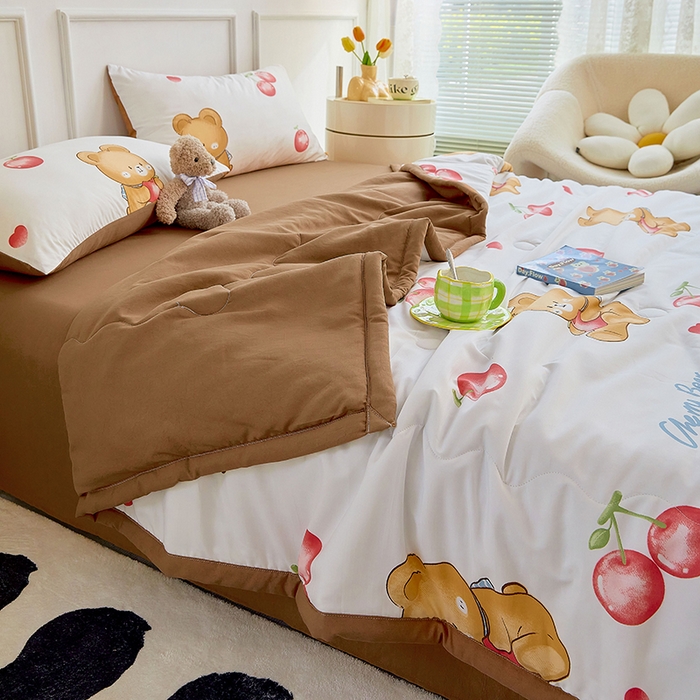 91家纺网 家纺一手货源 找家纺 卡斯诺家纺馆 2026新款水洗棉麻双层纱夏被夏凉被空调被 樱桃熊