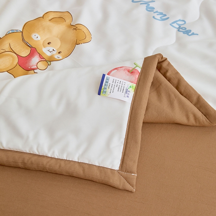 91家纺网 家纺一手货源 找家纺 卡斯诺家纺馆 2026新款水洗棉麻双层纱夏被夏凉被空调被 樱桃熊