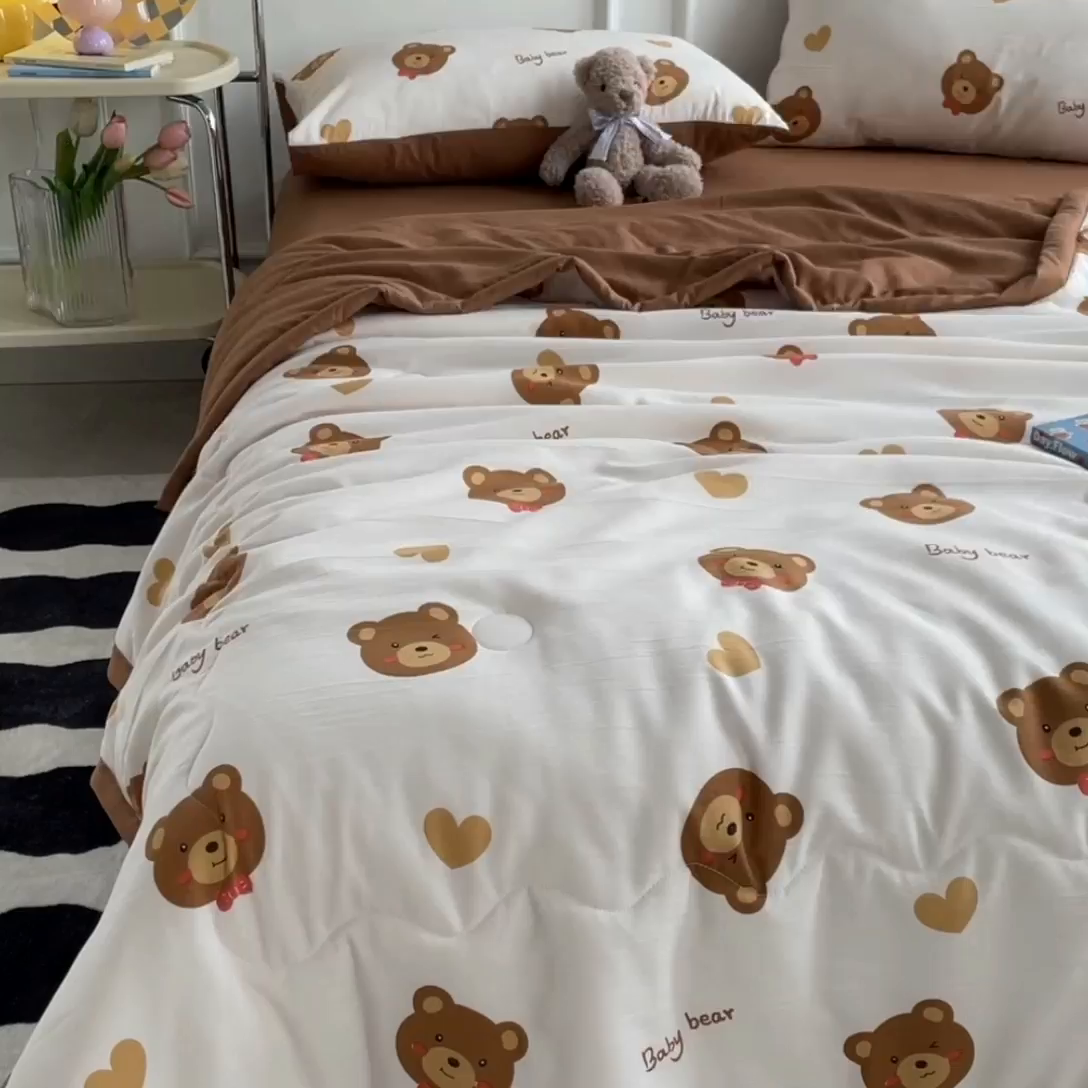 91家纺网 家纺一手货源 找家纺 卡斯诺家纺馆 2026新款水洗棉麻双层纱夏被夏凉被空调被 暖心熊