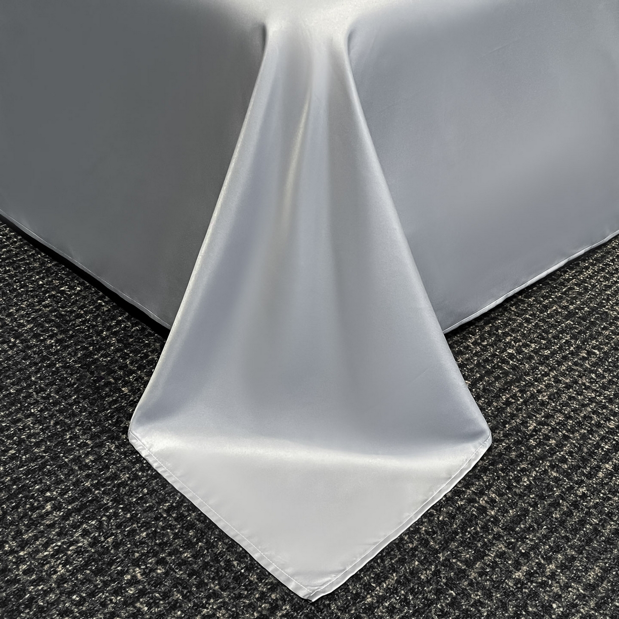 91家纺网 家纺一手货源 找家纺 慕澄家纺 2026新款厚织亮丝提花刺绣水洗真丝四件套 蝶恋花-烟青灰