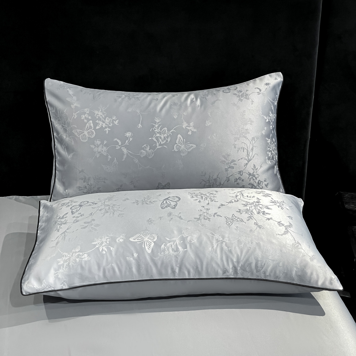 91家纺网 家纺一手货源 找家纺 慕澄家纺 2026新款厚织亮丝提花刺绣水洗真丝四件套 蝶恋花-烟青灰