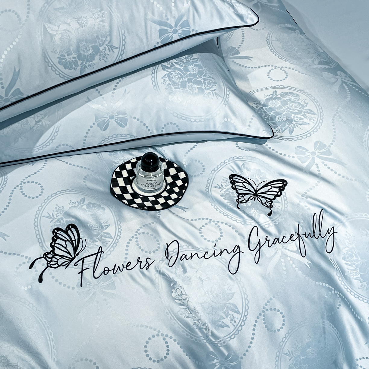 91家纺网 家纺一手货源 找家纺 慕澄家纺 2026新款厚织亮丝提花刺绣水洗真丝四件套 蝶恋花-冰蓝