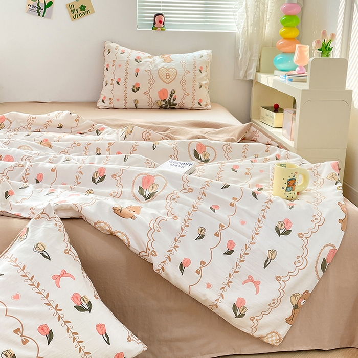 91家纺网 家纺一手货源 找家纺 卡斯诺家纺馆 2026新款水洗云朵棉夏被夏凉被空调被 小熊花园