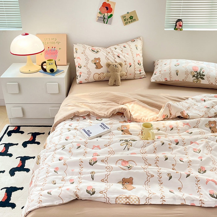 91家纺网 家纺一手货源 找家纺 卡斯诺家纺馆 2026新款水洗云朵棉夏被夏凉被空调被 小熊花园