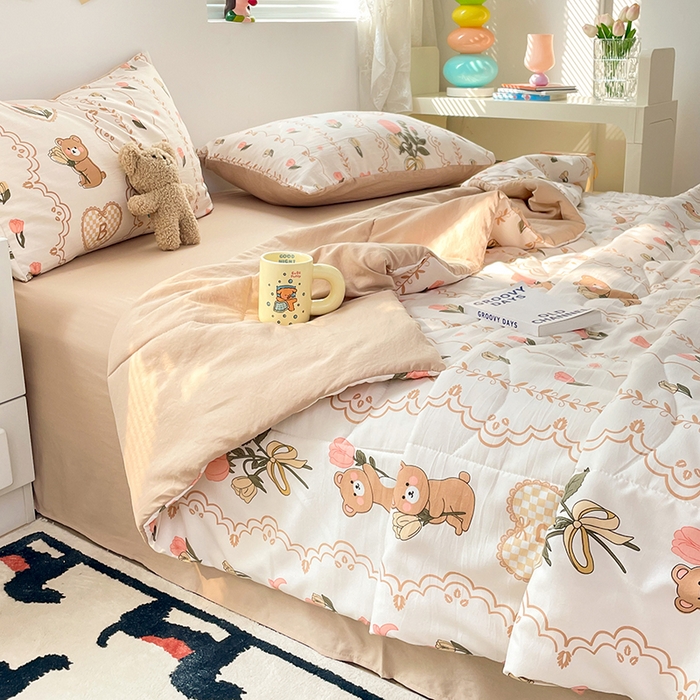 91家纺网 家纺一手货源 找家纺 卡斯诺家纺馆 2026新款水洗云朵棉夏被夏凉被空调被 小熊花园