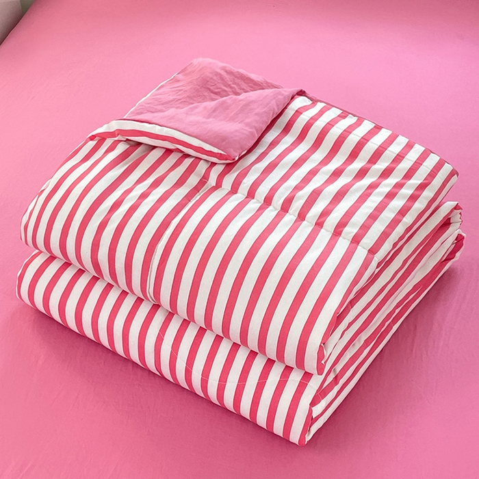 91家纺网 家纺一手货源 找家纺 卡斯诺家纺馆 2026新款水洗云朵棉夏被夏凉被空调被 甜辣风-玫红条