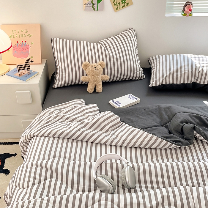 91家纺网 家纺一手货源 找家纺 卡斯诺家纺馆 2026新款水洗云朵棉夏被夏凉被空调被 甜辣风-深灰条