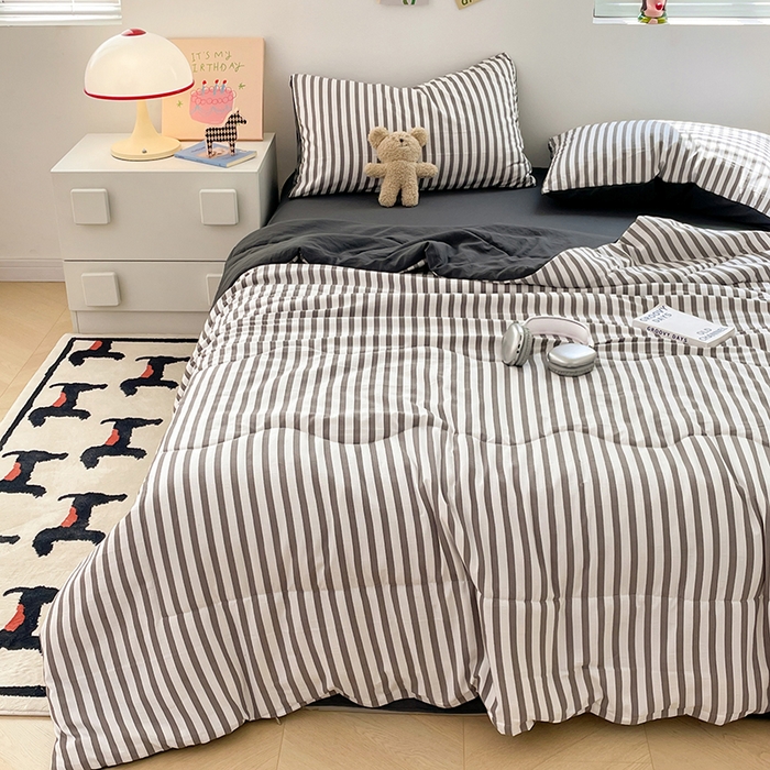 91家纺网 家纺一手货源 找家纺 卡斯诺家纺馆 2026新款水洗云朵棉夏被夏凉被空调被 甜辣风-深灰条