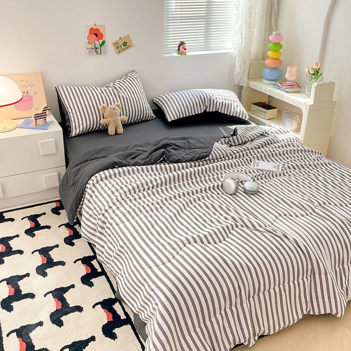 91家纺网 家纺一手货源 找家纺 卡斯诺家纺馆 2026新款水洗云朵棉夏被夏凉被空调被 甜辣风-深灰条