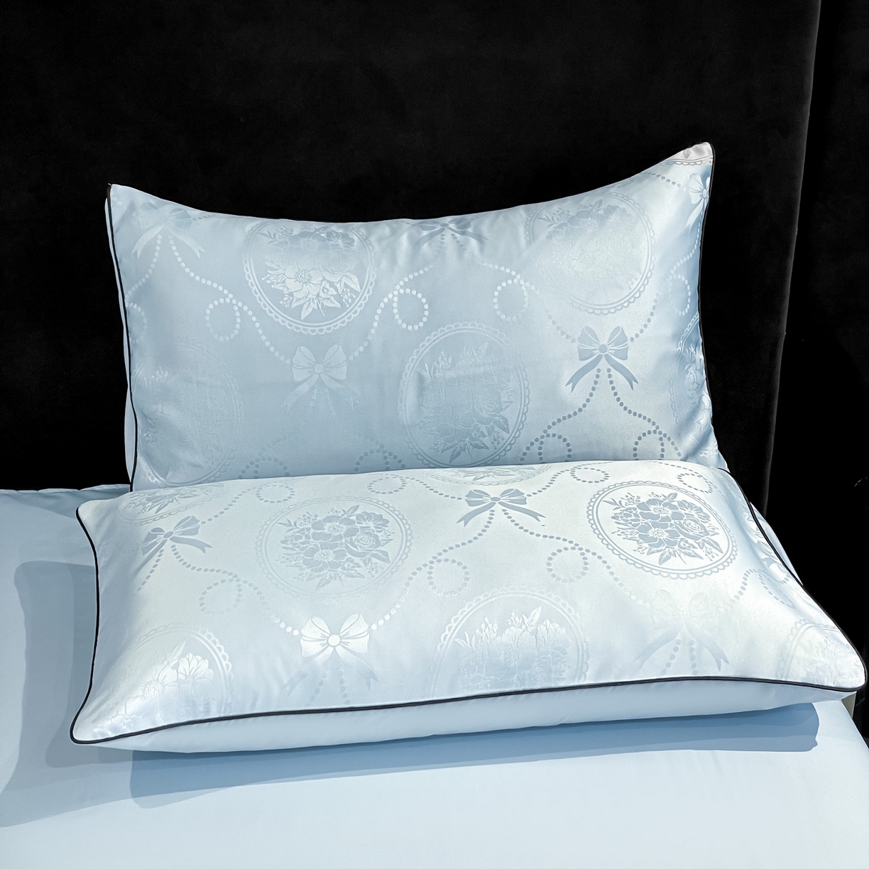 91家纺网 家纺一手货源 找家纺 慕澄家纺 2026新款厚织亮丝提花刺绣水洗真丝四件套 蝶恋花-冰蓝