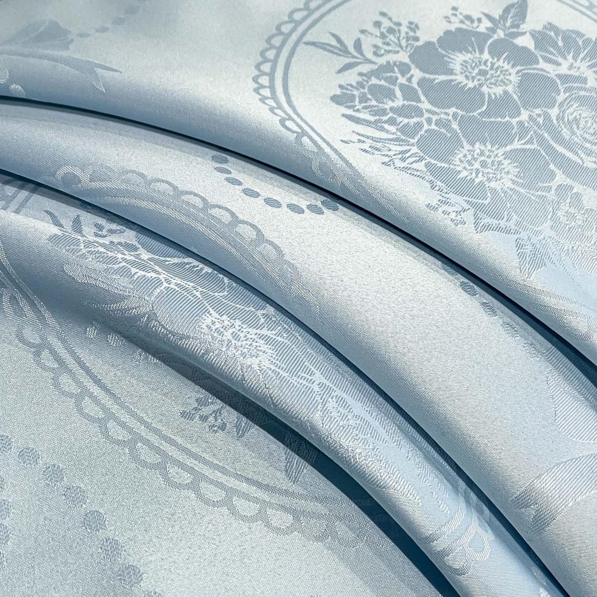 91家纺网 家纺一手货源 找家纺 慕澄家纺 2026新款厚织亮丝提花刺绣水洗真丝四件套 蝶恋花-冰蓝