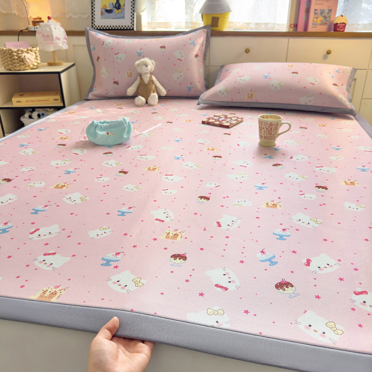 圣比熊 2026新款烫光数码印花冰丝凉席 粉雾KT猫