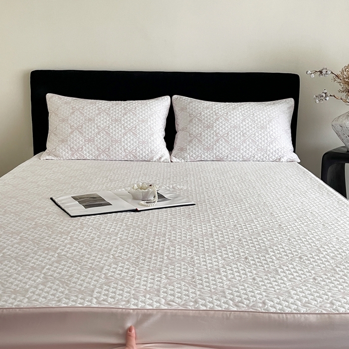 91家纺网 家纺一手货源 找家纺 赫帛 2025春夏新款日本ICE 3D Max进口冷感软凉席空调席 蝴蝶结-浅粉