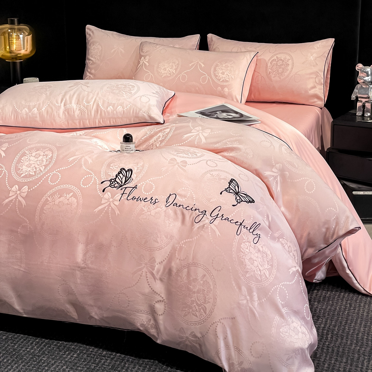 91家纺网 家纺一手货源 找家纺 慕澄家纺 2026新款厚织亮丝提花刺绣水洗真丝四件套 蝶恋花-蔷薇粉