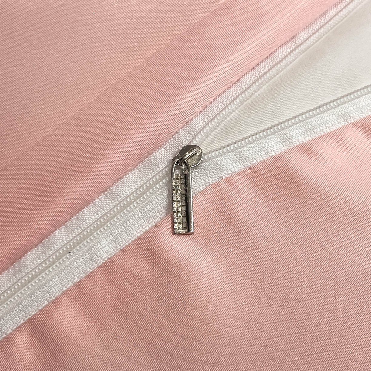 91家纺网 家纺一手货源 找家纺 慕澄家纺 2026新款厚织亮丝提花刺绣水洗真丝四件套 蝶恋花-蔷薇粉