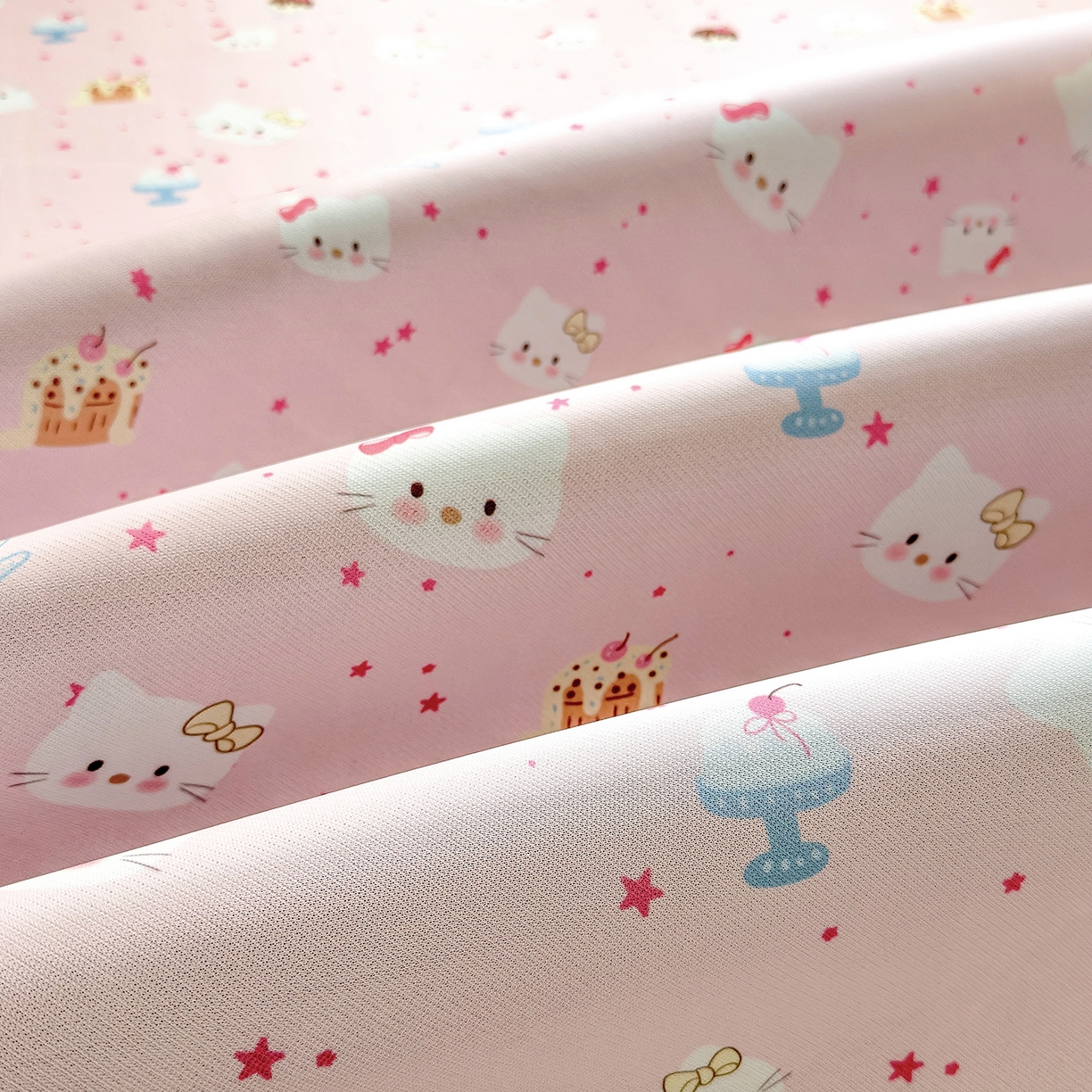 91家纺网 家纺一手货源 找家纺 圣比熊 2026新款烫光数码印花冰丝凉席 粉雾KT猫