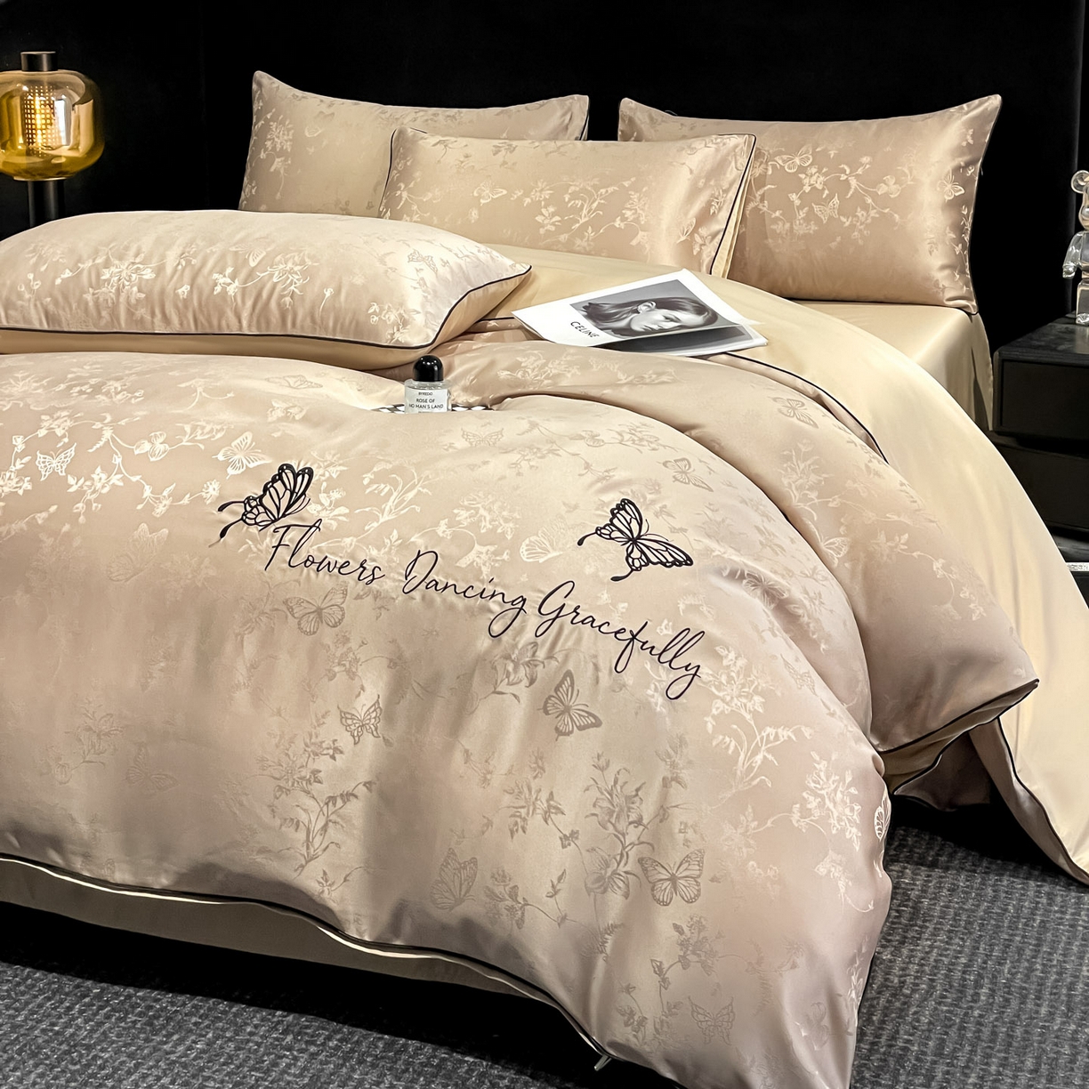 91家纺网 家纺一手货源 找家纺 慕澄家纺 2026新款厚织亮丝提花刺绣水洗真丝四件套 蝶恋花-香槟金