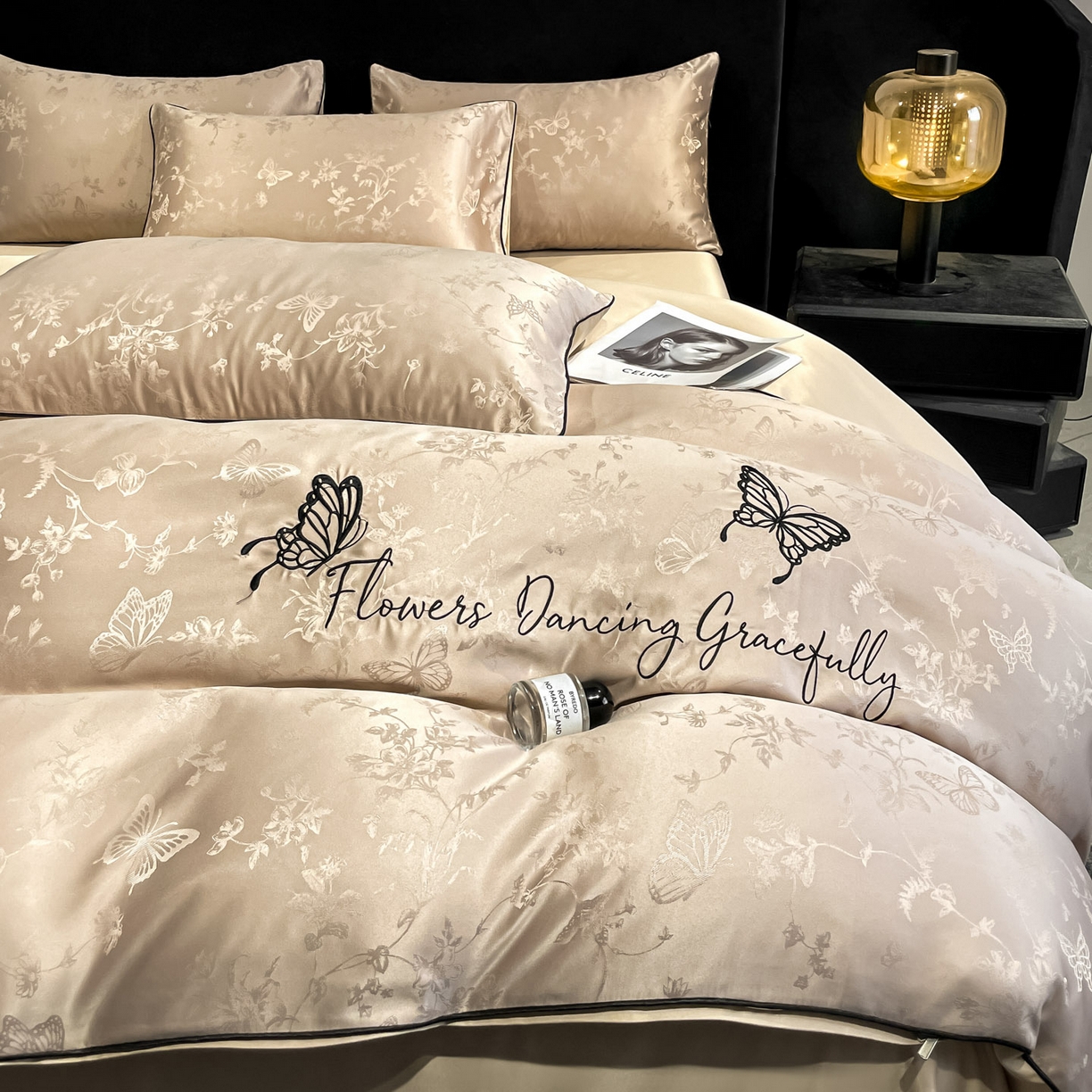 91家纺网 家纺一手货源 找家纺 慕澄家纺 2026新款厚织亮丝提花刺绣水洗真丝四件套 蝶恋花-香槟金