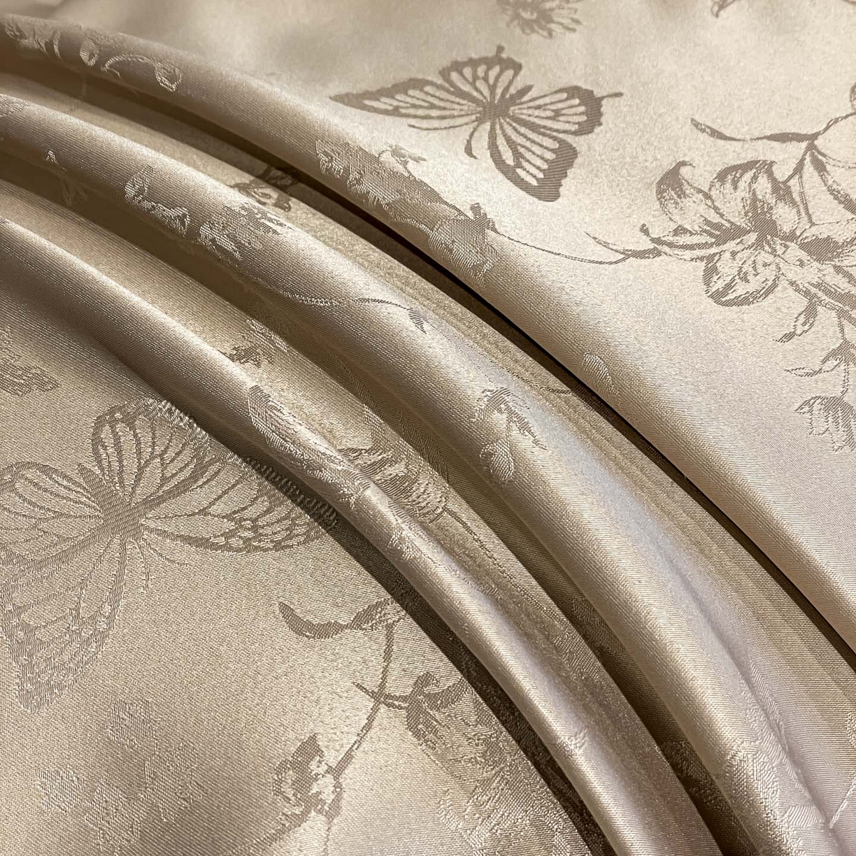 91家纺网 家纺一手货源 找家纺 慕澄家纺 2026新款厚织亮丝提花刺绣水洗真丝四件套 蝶恋花-香槟金