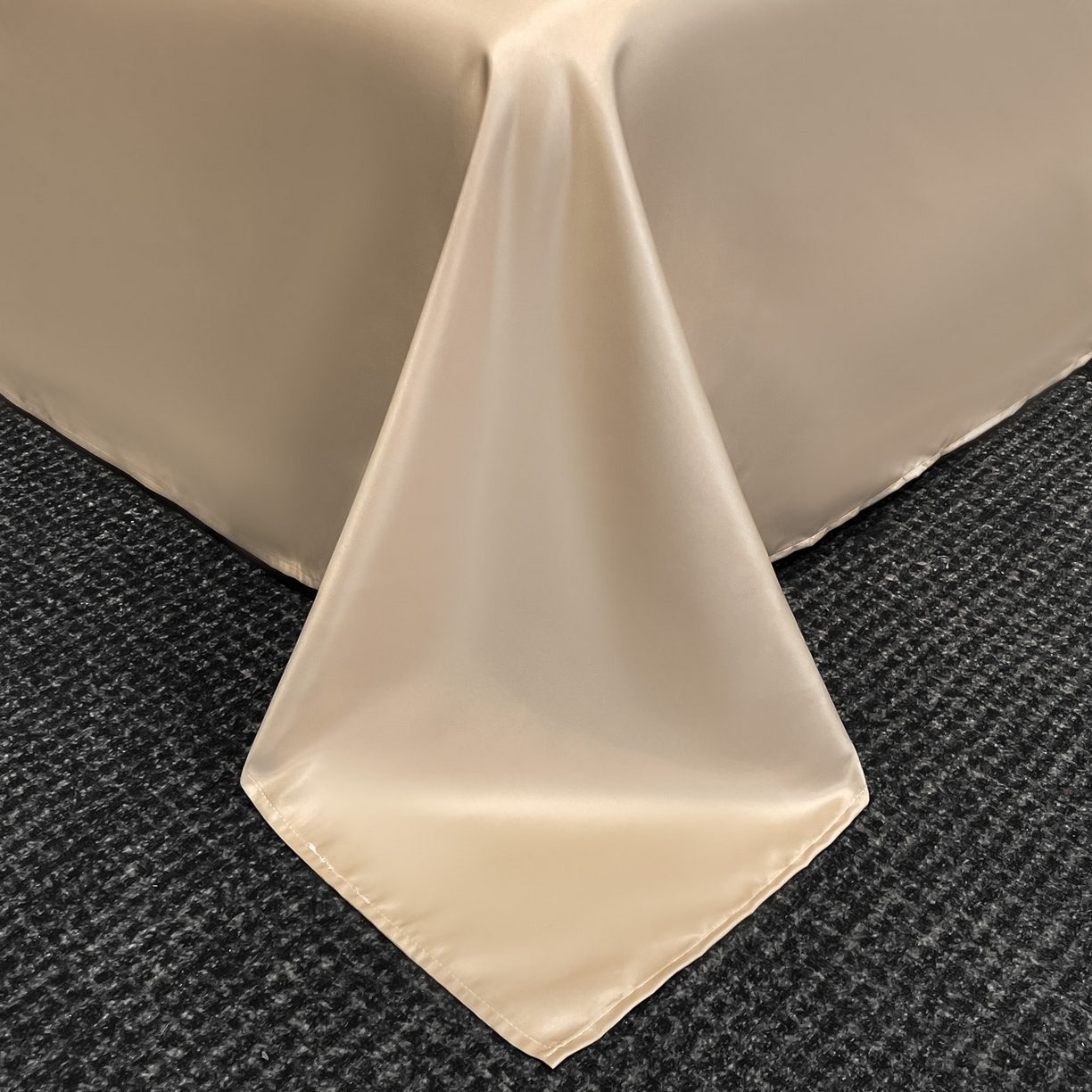 91家纺网 家纺一手货源 找家纺 慕澄家纺 2026新款厚织亮丝提花刺绣水洗真丝四件套 蝶恋花-香槟金