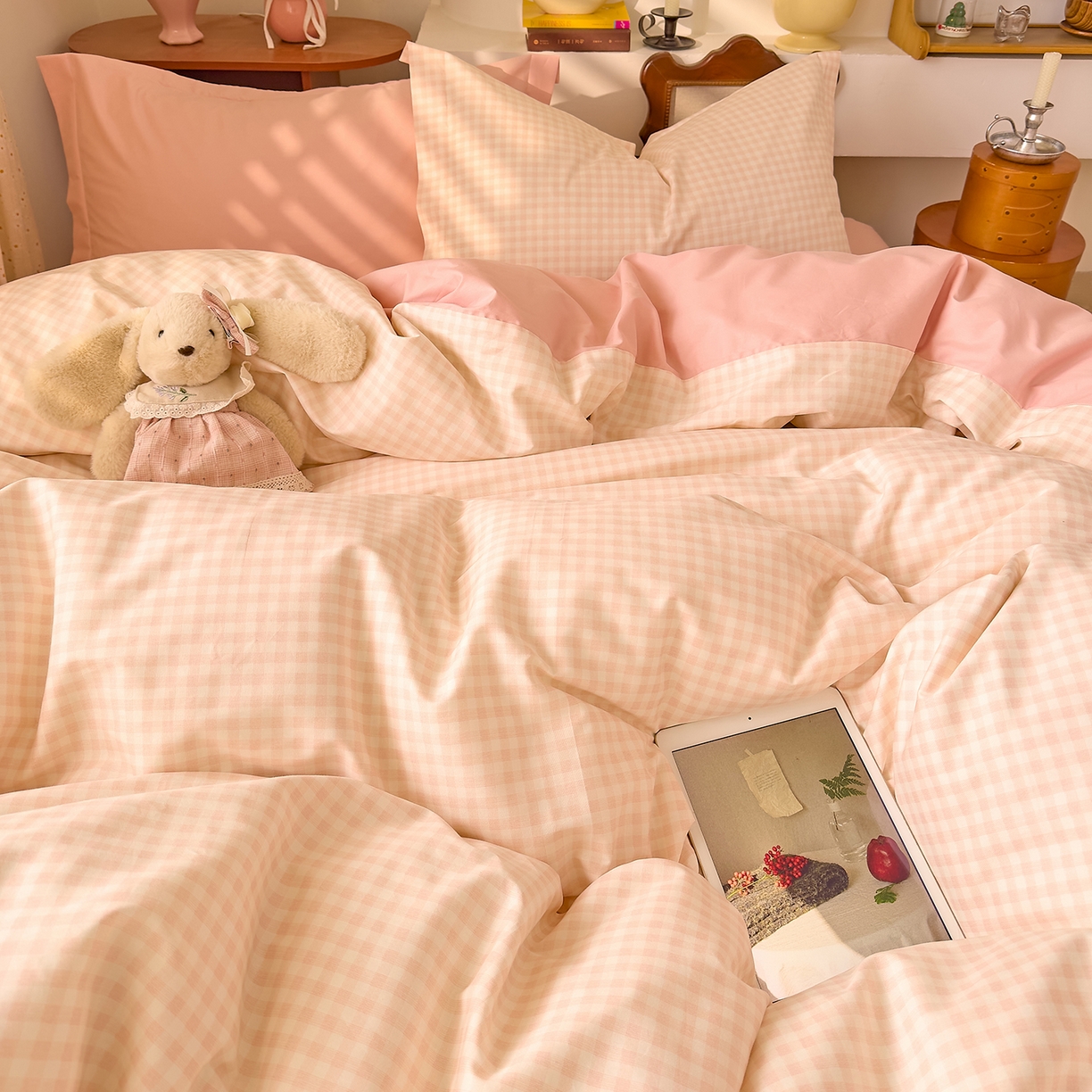 91家纺网 家纺一手货源 找家纺 DoDo 兜兜 2026年全棉纯棉ins风小清新四件套 樱粉奶盖-枕套混搭（格子+纯色）