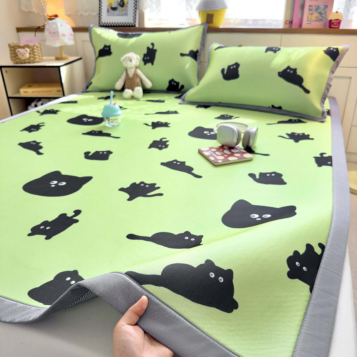 91家纺网 家纺一手货源 找家纺 圣比熊 2026新款烫光数码印花冰丝凉席 薄荷喵星