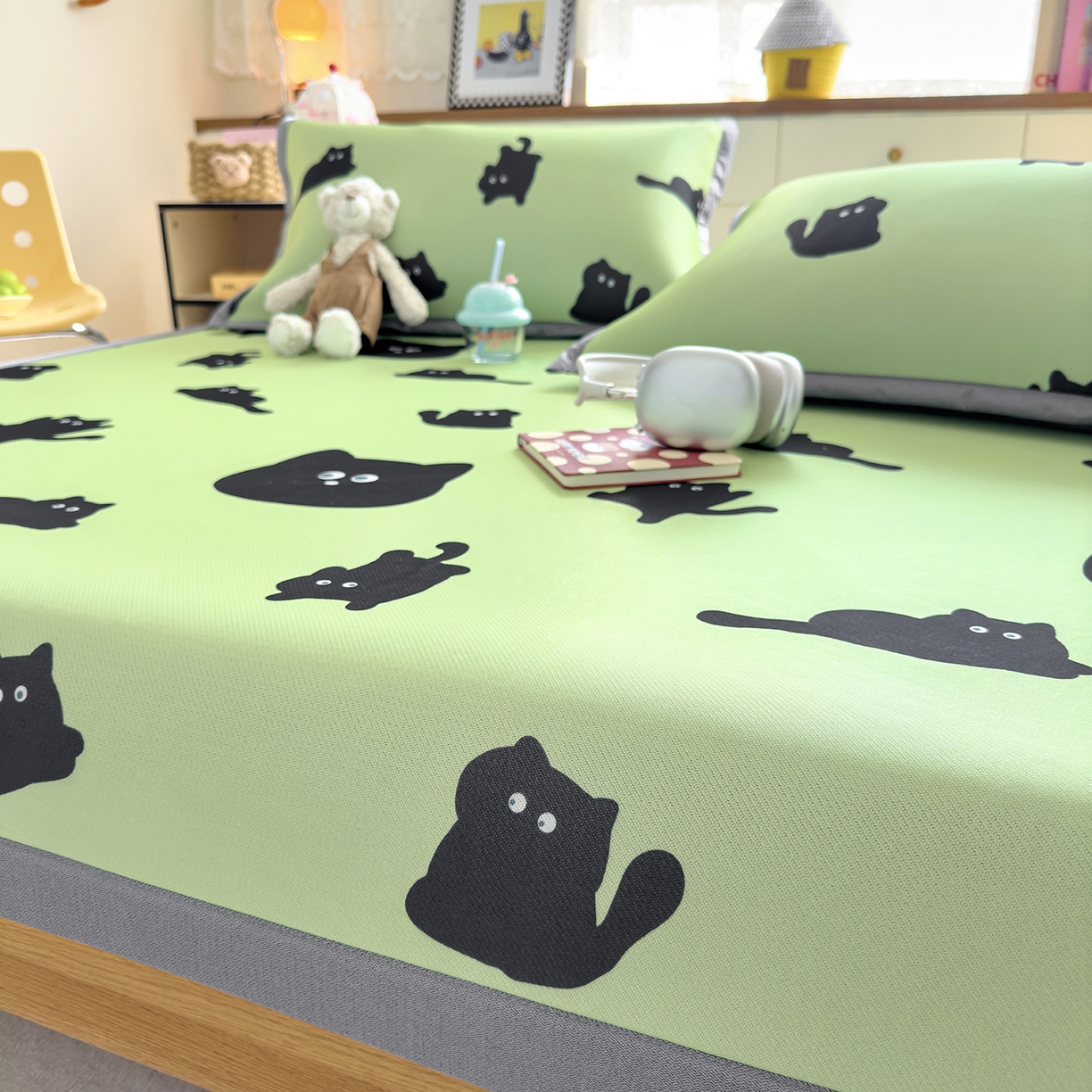 91家纺网 家纺一手货源 找家纺 圣比熊 2026新款烫光数码印花冰丝凉席 薄荷喵星