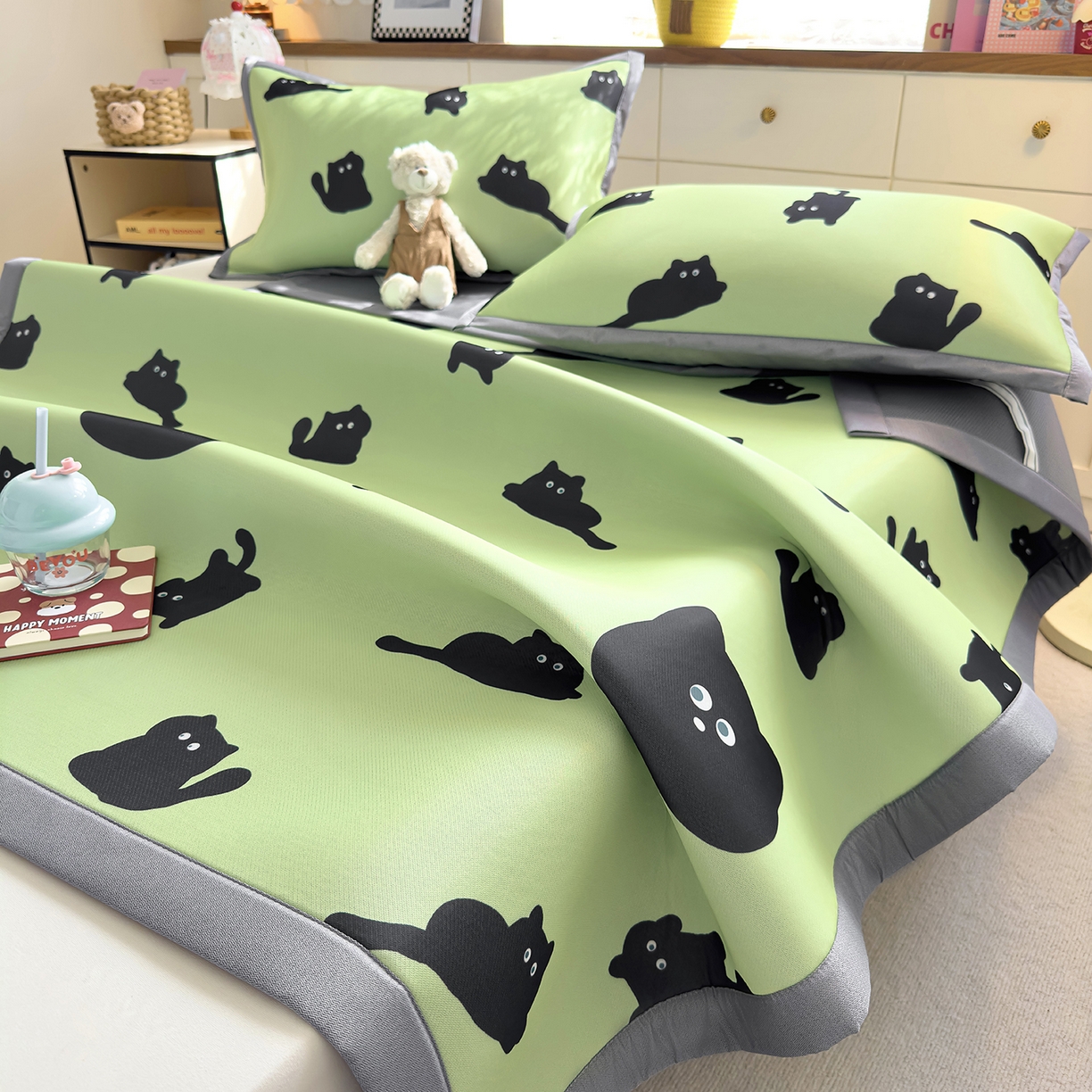 91家纺网 家纺一手货源 找家纺 圣比熊 2026新款烫光数码印花冰丝凉席 薄荷喵星