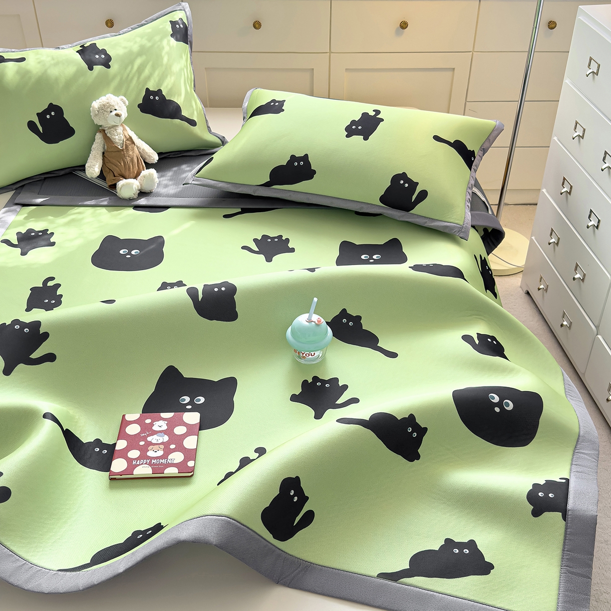 91家纺网 家纺一手货源 找家纺 圣比熊 2026新款烫光数码印花冰丝凉席 薄荷喵星