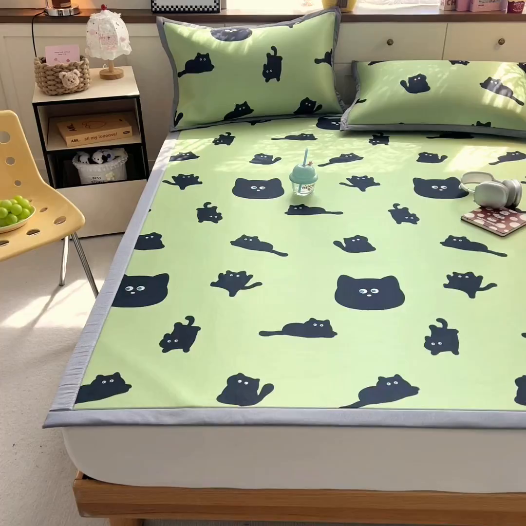 91家纺网 家纺一手货源 找家纺 圣比熊 2026新款烫光数码印花冰丝凉席 薄荷喵星