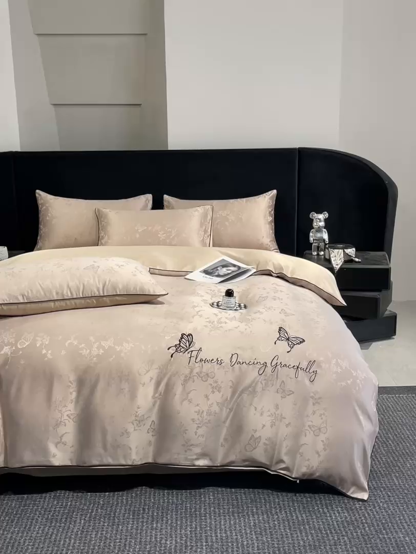 91家纺网 家纺一手货源 找家纺 慕澄家纺 2026新款厚织亮丝提花刺绣水洗真丝四件套 蝶恋花-香槟金