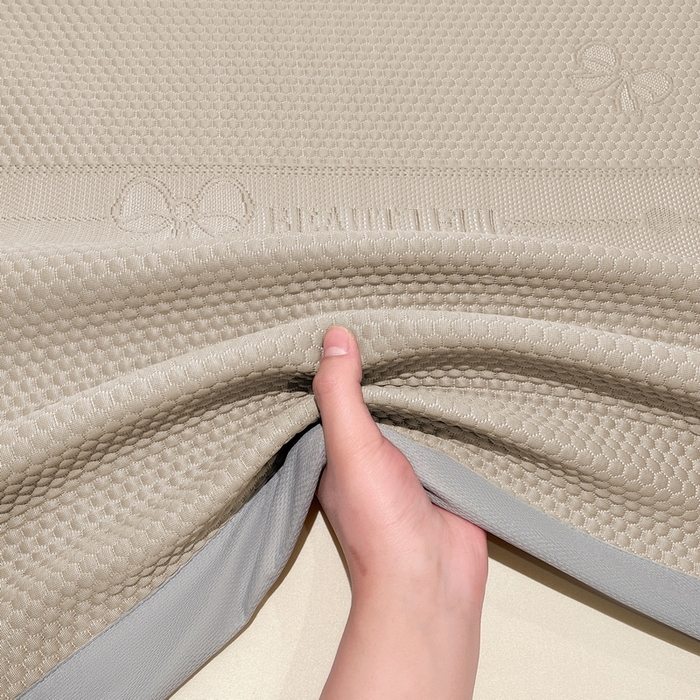 91家纺网 家纺一手货源 找家纺 （总）爱思凯家纺 2026新款凉感PE冰豆豆贴布绣软席-绮梦系列-床席款 【场景二 】