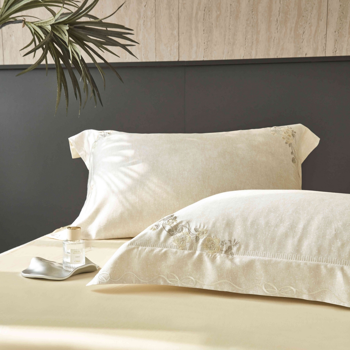 91家纺网 家纺一手货源 找家纺 榻尚家居 2026新款天丝棉绣花四件套-阑珊 香槟米