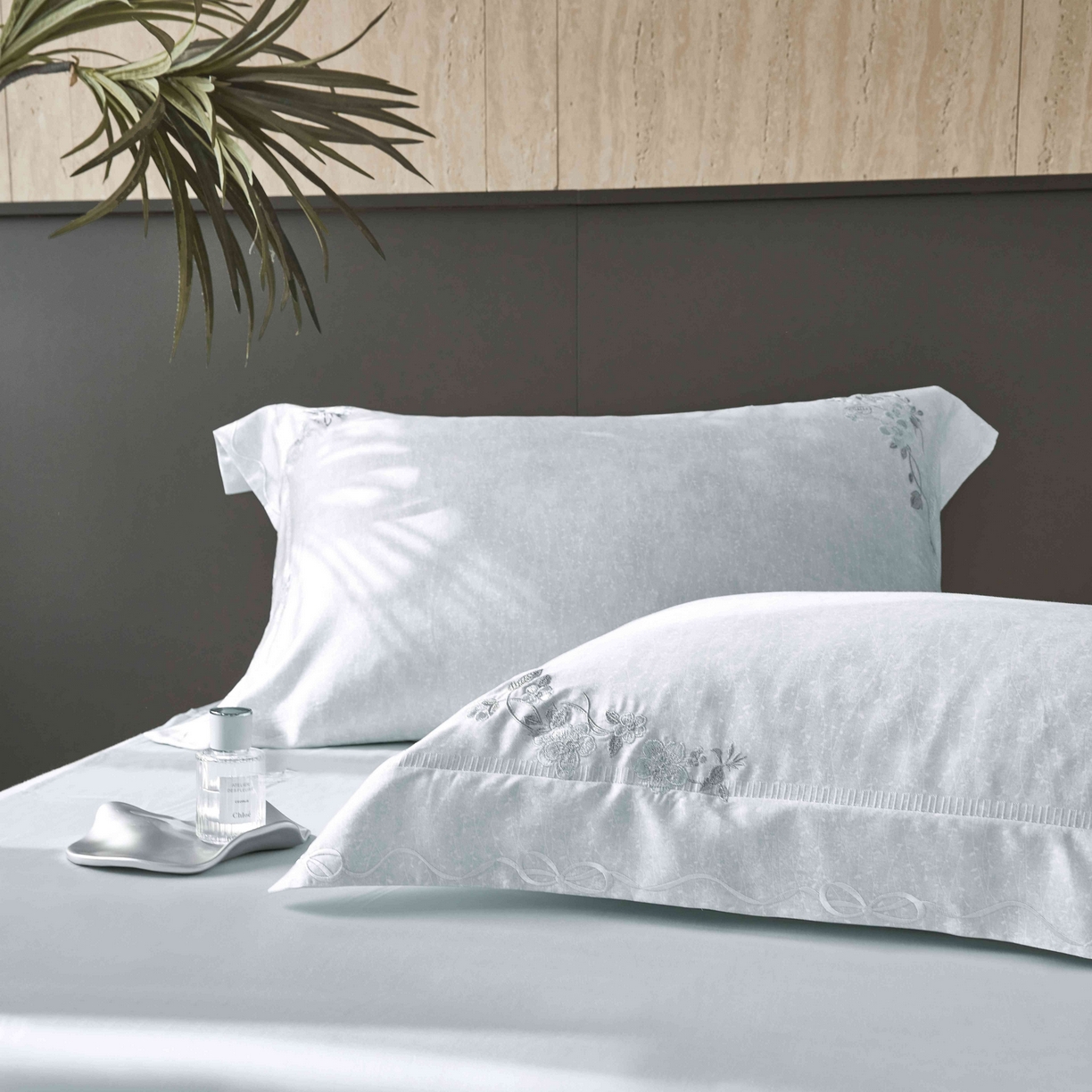 91家纺网 家纺一手货源 找家纺 榻尚家居 2026新款天丝棉绣花四件套-阑珊 璀璨蓝