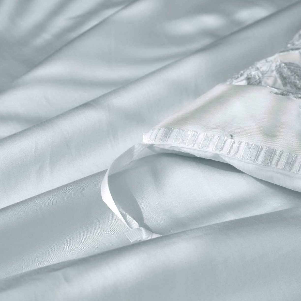 91家纺网 家纺一手货源 找家纺 榻尚家居 2026新款天丝棉绣花四件套-阑珊 璀璨蓝