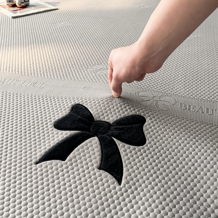 91家纺网 家纺一手货源 找家纺 （总）爱思凯家纺 2026新款凉感PE冰豆豆贴布绣软席-绮梦系列-床席款 【场景一】