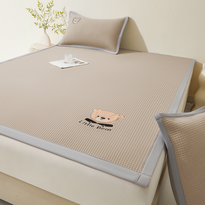 91家纺网 家纺一手货源 找家纺 （总）爱思凯家纺 2026新款【瑞宝熊】PE凉感床席款冰豆豆软席凉席席子-场景一