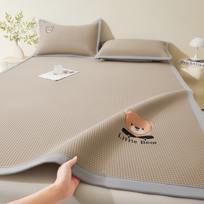 91家纺网 家纺一手货源 找家纺 （总）爱思凯家纺 2026新款【瑞宝熊】PE凉感床席款冰豆豆软席凉席席子-场景一