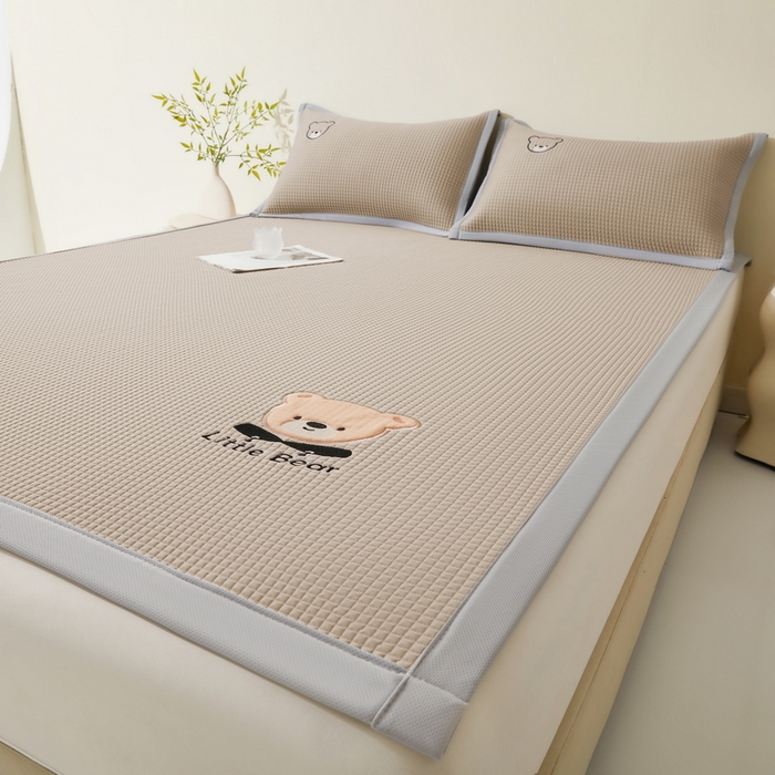 91家纺网 家纺一手货源 找家纺 （总）爱思凯家纺 2026新款【瑞宝熊】PE凉感床席款冰豆豆软席凉席席子-场景一