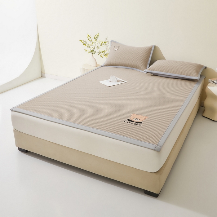 91家纺网 家纺一手货源 找家纺 （总）爱思凯家纺 2026新款【瑞宝熊】PE凉感床席款冰豆豆软席凉席席子-场景一