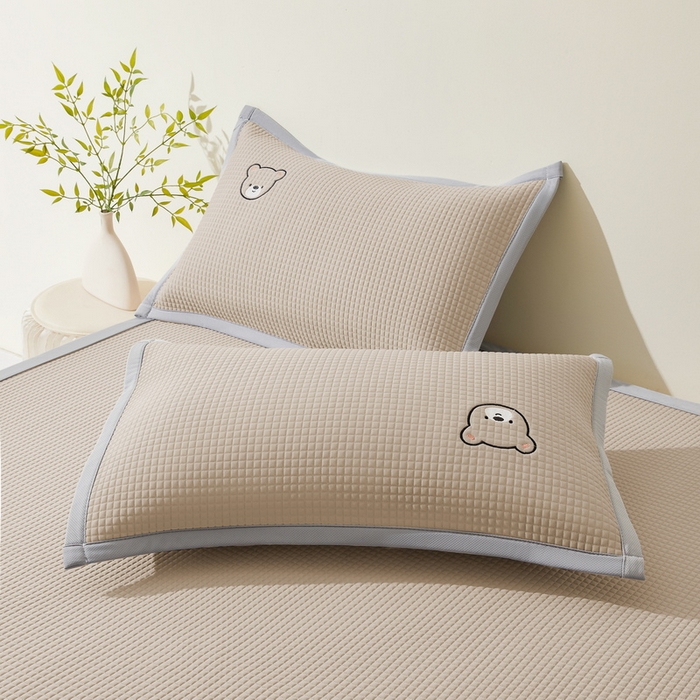 91家纺网 家纺一手货源 找家纺 （总）爱思凯家纺 2026新款【瑞宝熊】PE凉感床席款冰豆豆软席凉席席子-场景一