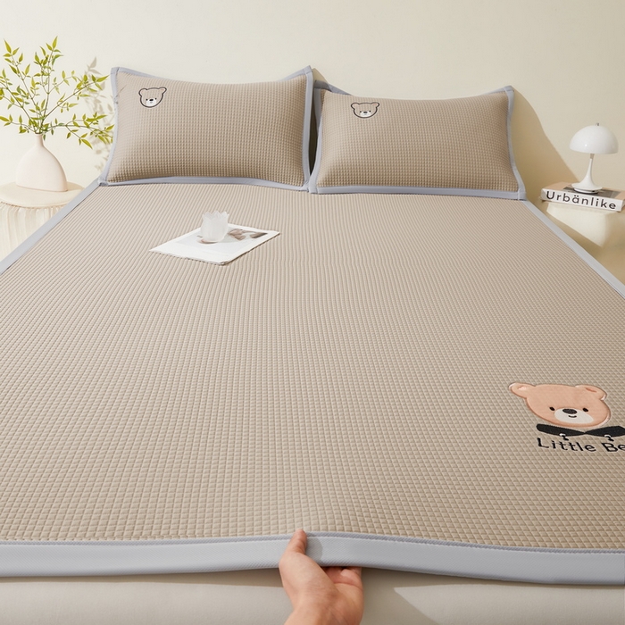 91家纺网 家纺一手货源 找家纺 （总）爱思凯家纺 2026新款【瑞宝熊】PE凉感床席款冰豆豆软席凉席席子-场景一