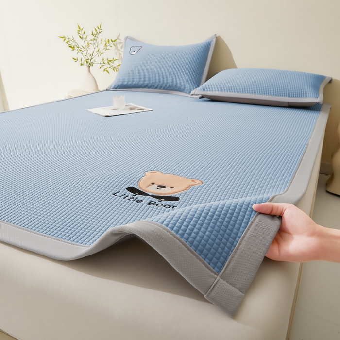 91家纺网 家纺一手货源 找家纺 （总）爱思凯家纺 2026新款【瑞宝熊】PE凉感床席款冰豆豆软席凉席席子-场景一