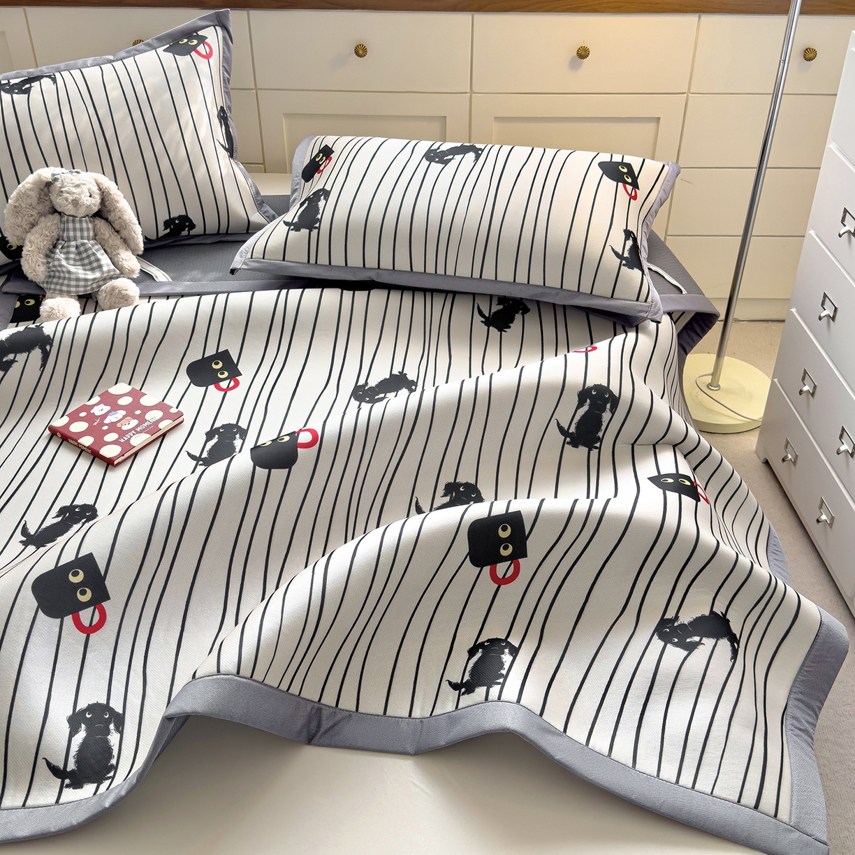 91家纺网 家纺一手货源 找家纺 圣比熊 2026新款烫光数码印花冰丝凉席 茶杯大