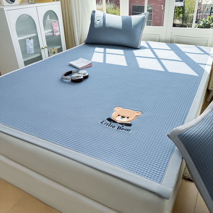 91家纺网 家纺一手货源 找家纺 （总）爱思凯家纺 2026新款【瑞宝熊】PE凉感床席款冰豆豆软席凉席席子-场景二