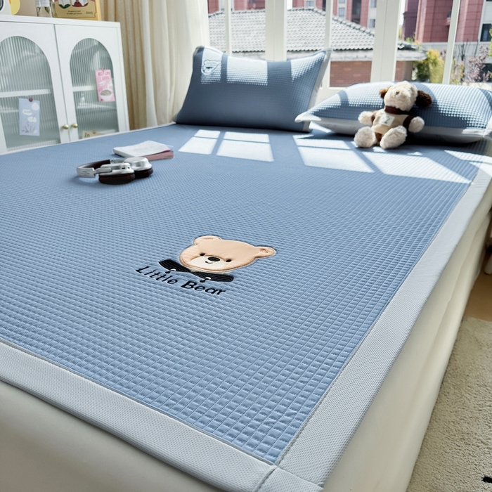 91家纺网 家纺一手货源 找家纺 （总）爱思凯家纺 2026新款【瑞宝熊】PE凉感床席款冰豆豆软席凉席席子-场景二